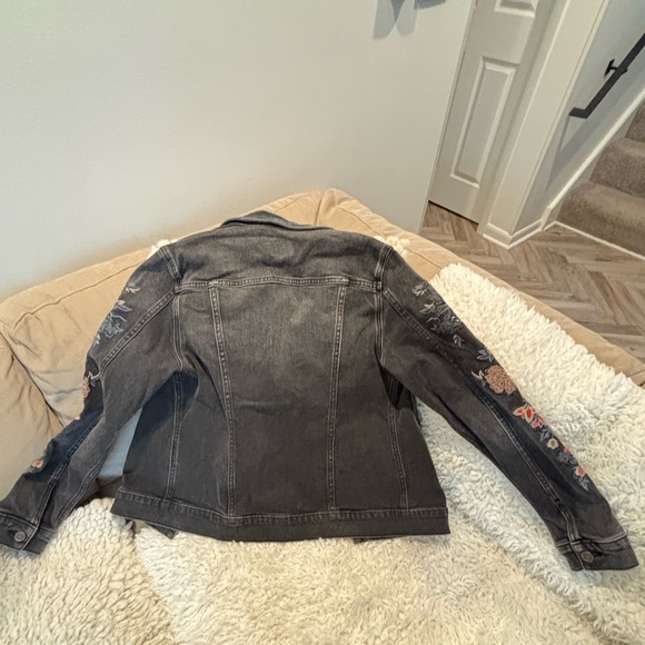 DRIFTWOOD Black Floral Embroidered Beaded Boho Jean Jacket M/L - Picture 3 of 5